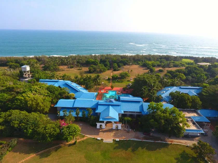 The Oasis Beach Resort - Image 1