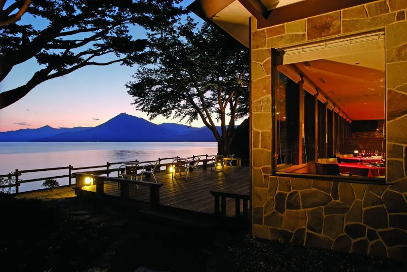 Lakeside Villa Suimeikaku - Image 1