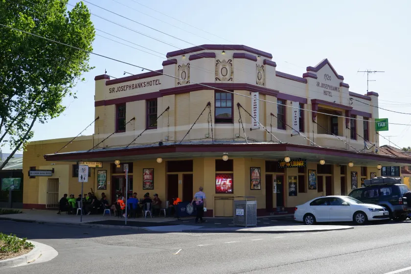 Sir Joseph Banks Hotel - Image 1