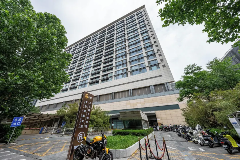 Beijing Shimao TNT Apartments - Image 1