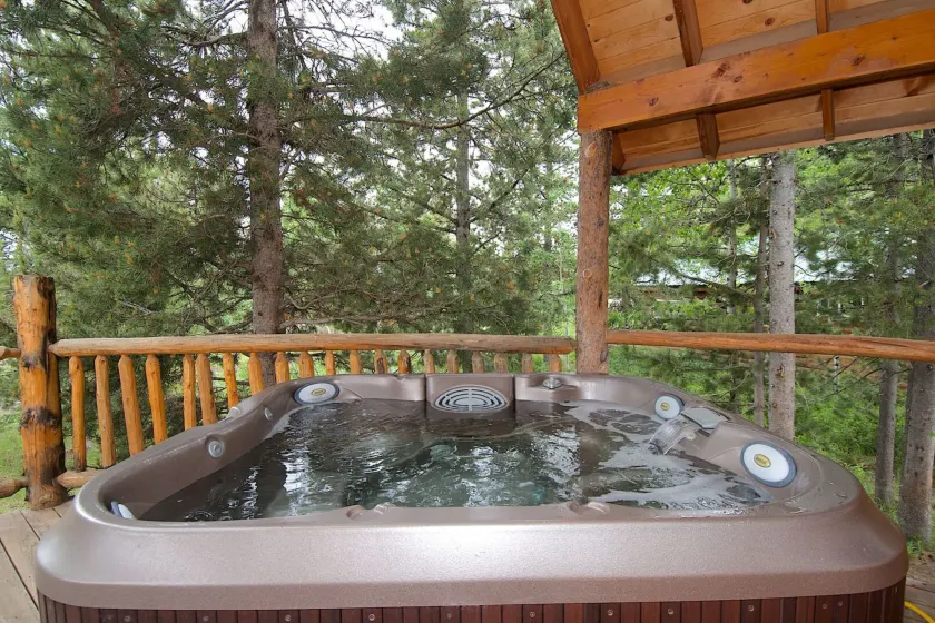 Trappers Chalet by KABINO Luxury Mountain Lodge Hot Tub Close to Yellowstone and Harriman Park Grill WiFi - Image 1