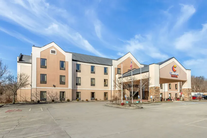 Comfort Suites South Point - Huntington - Image 1