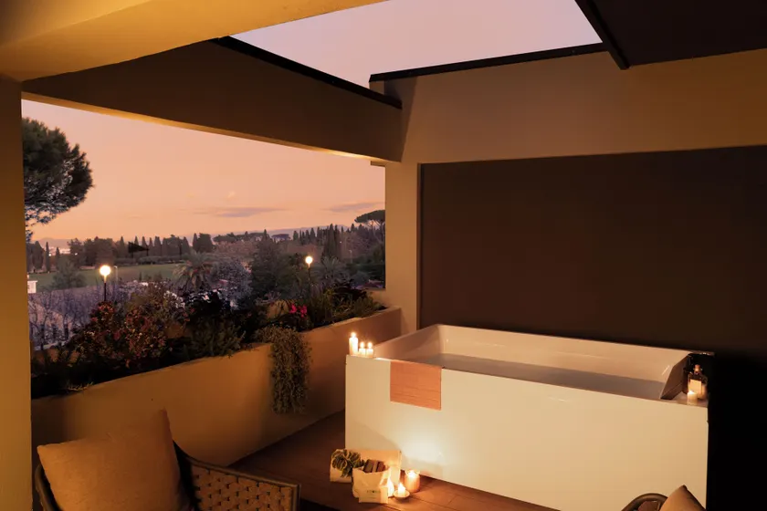 Adoro Hotel - Image 1