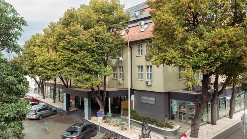 Hotel Unicornis - Image 1