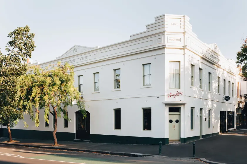 Naughtons Hotel - Image 1