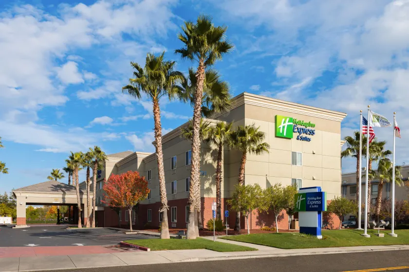 Holiday Inn Express Hotel & Suites Vacaville by IHG - Image 1