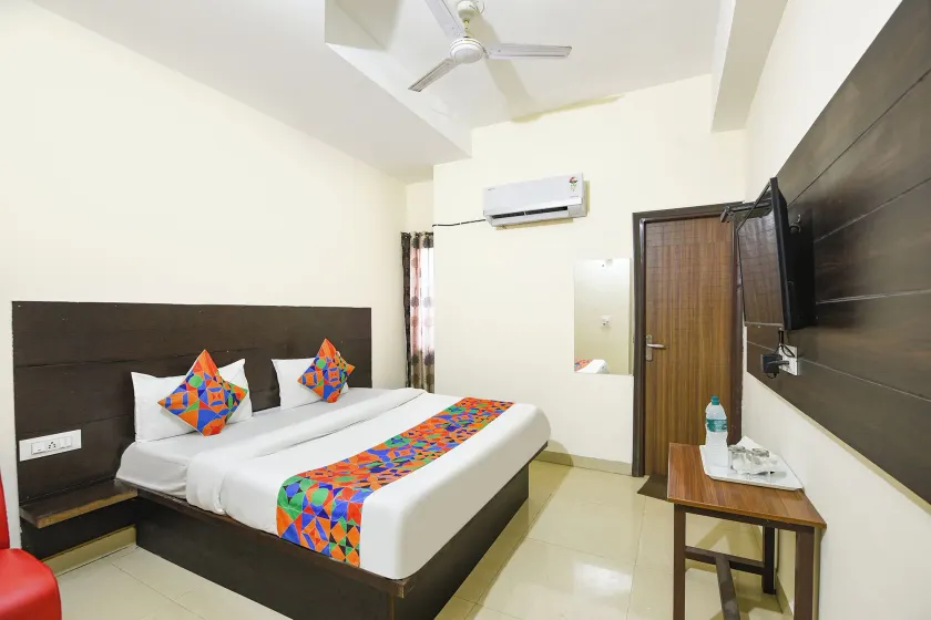 FabHotel Red Ark Inn - Image 1