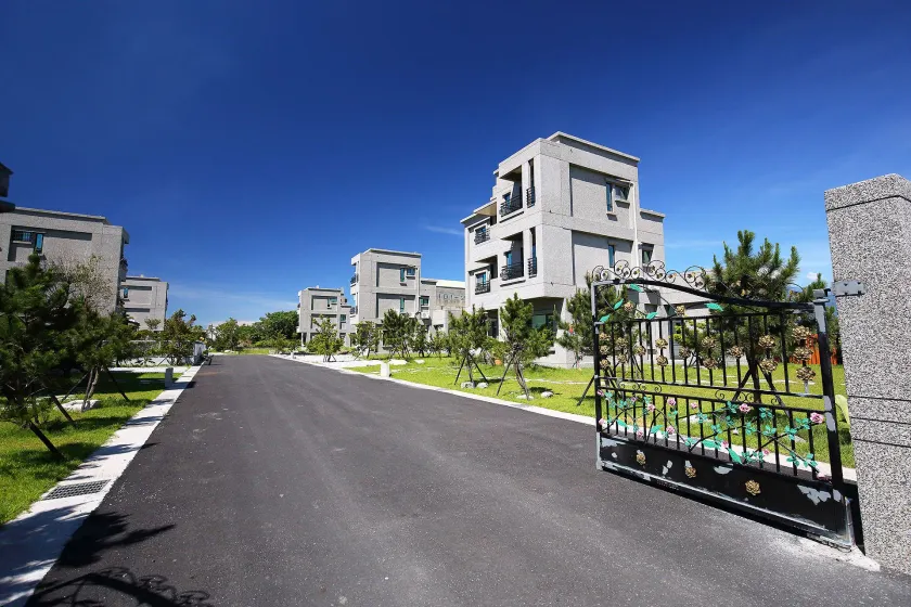 KS House - Image 1
