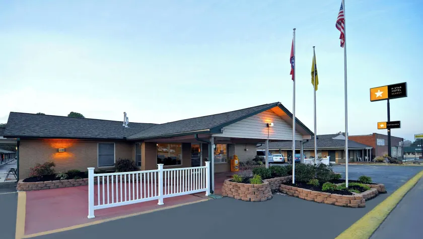 M Star Hotel Searcy - Image 1