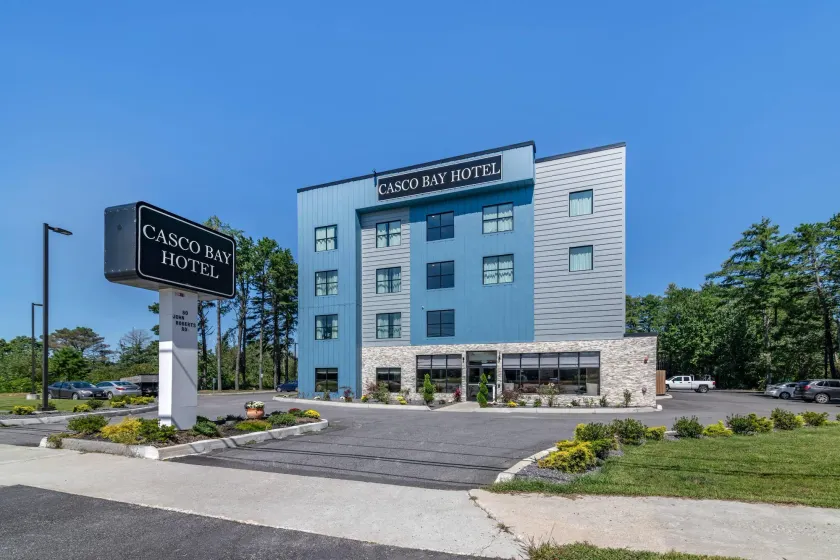 Casco Bay Hotel Portland Airport - Maine Mall, an Ascend Collection Hotel - Image 1