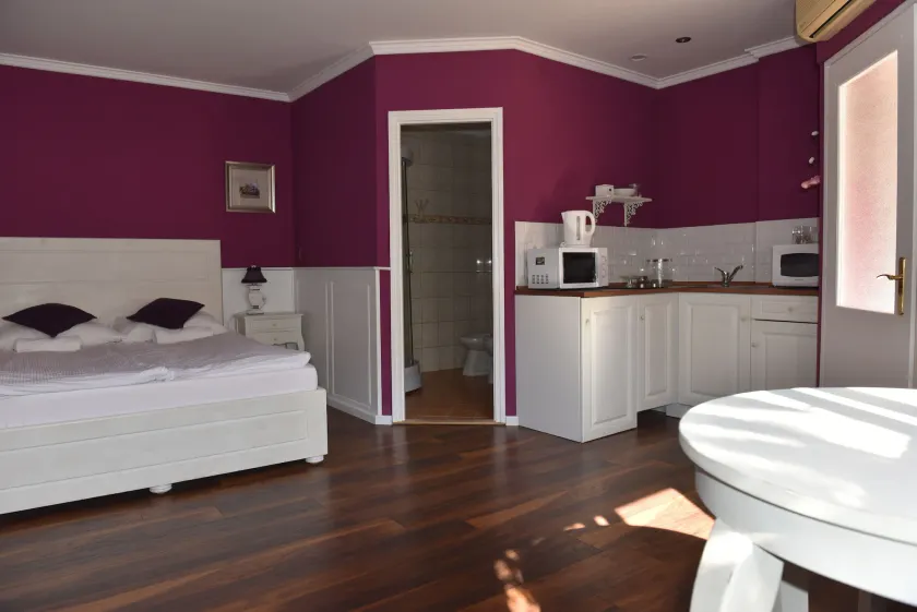 Guest House Romantika Panzio - Image 1
