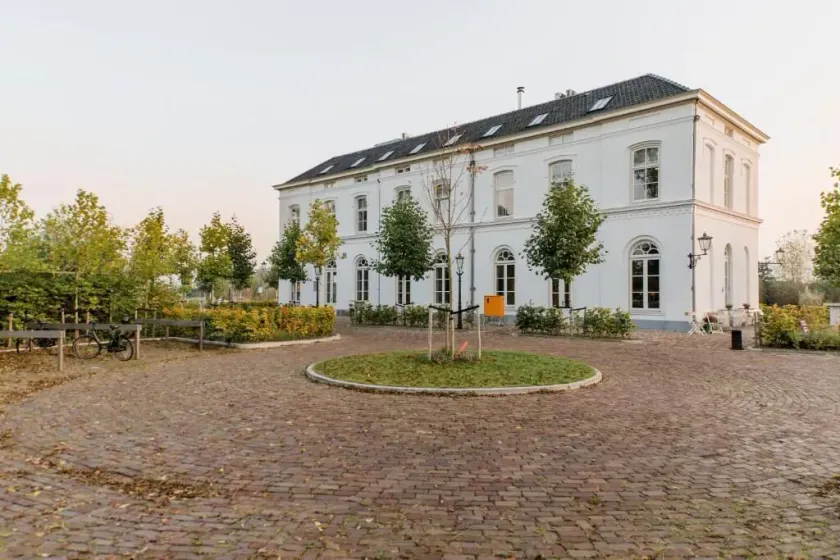 Boutique Hotel De Witte Dame - Image 1
