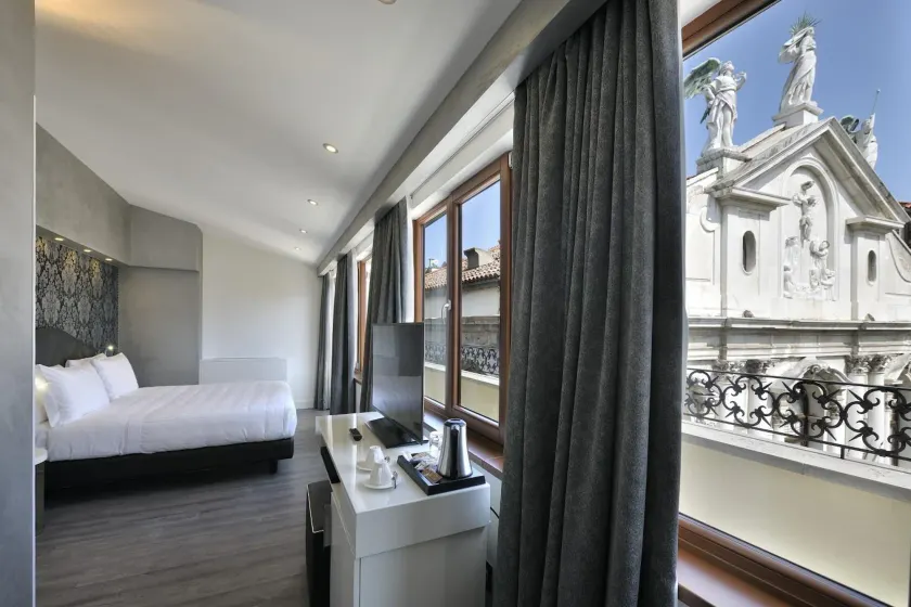 Al Theatro Palace - Image 1