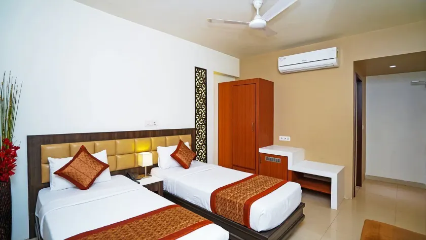 Hotel Pooja Palace - Image 1