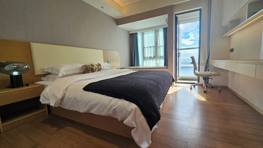 Rho Hotel柔居Shenzhen World Exhibition and Convention Center Qianhai Snow World - Image 1