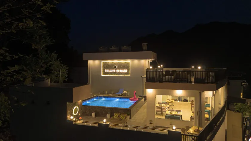 Perfectstayz Premium Mystic falls with Rooftop Pool & Cafe - Image 1
