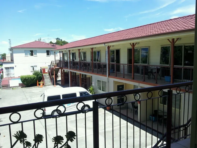 Avondale Motor Inn - Image 1