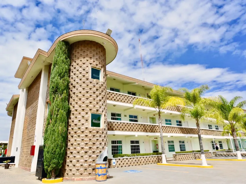 Hotel Splash Inn - Image 1