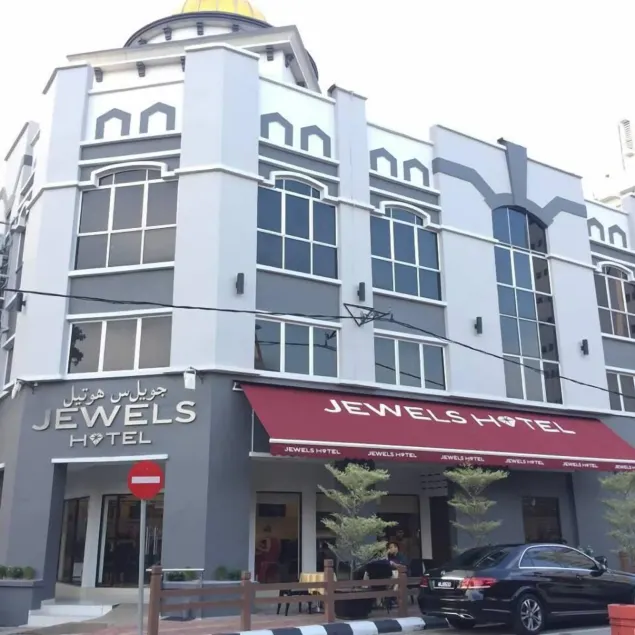 Jewels Hotel - Image 1