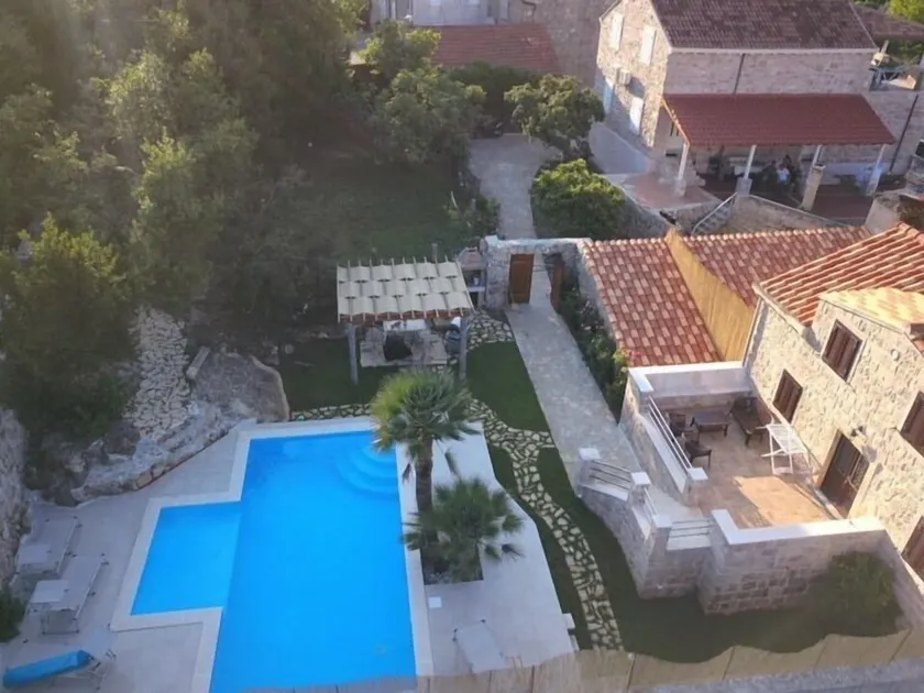 Villa Guardian - Image 1