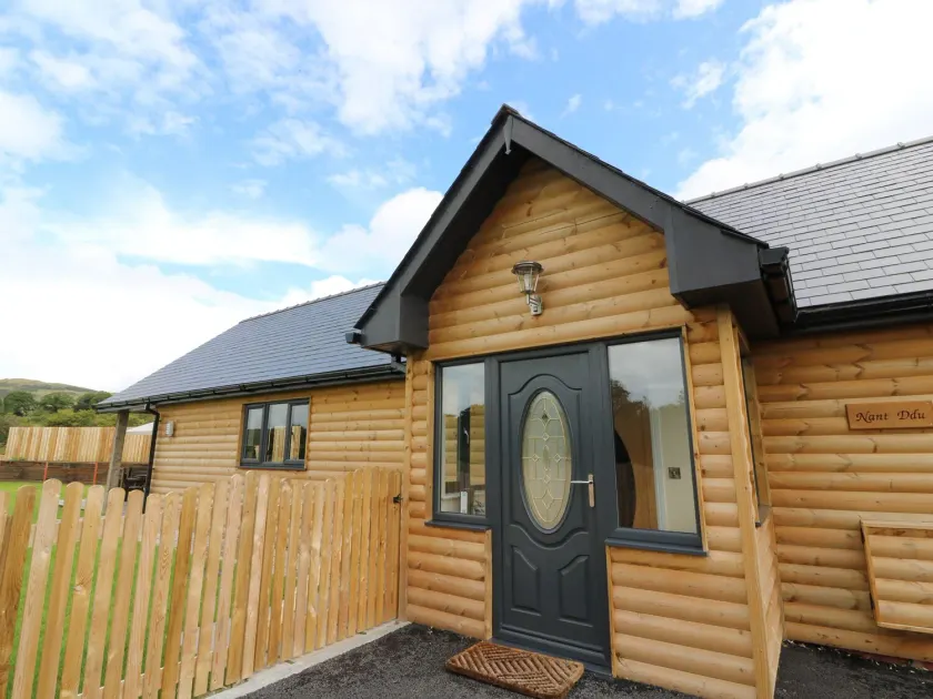 Caban Nant Ddu - Image 1