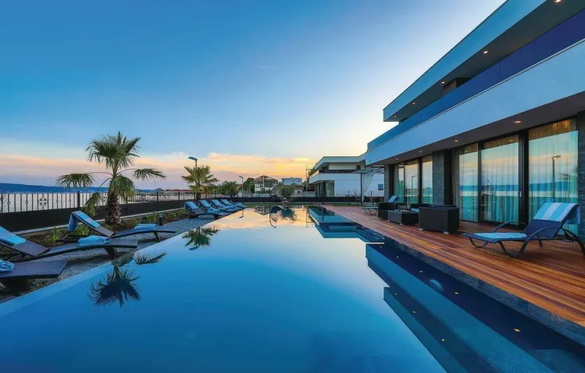 Beachfront Villa Baronessa with Pool - Image 1