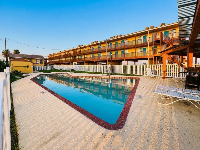 ORO North Beach Inn - Image 1