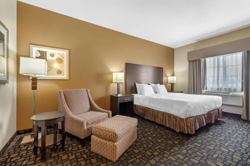 Best Western Plover-Stevens Point Hotel & Conference Center - Image 1