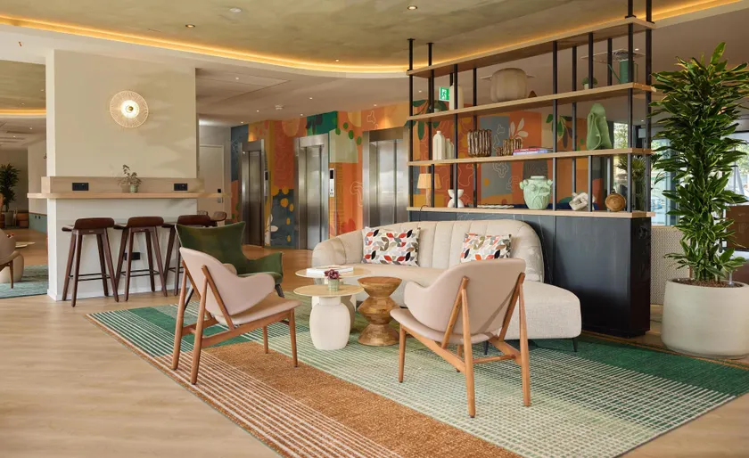 DoubleTree by Hilton Rotterdam Centre - Image 1