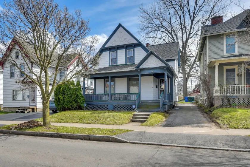 < 2 Mi to Hospitals & University: South Wedge Apt! - Image 1
