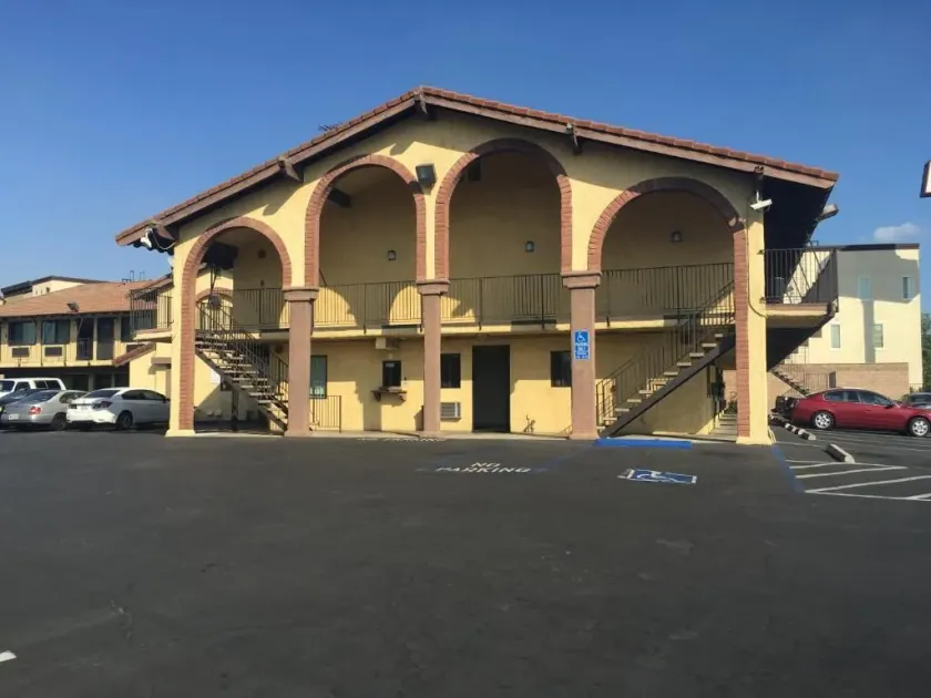 Sierra Inn - Image 1