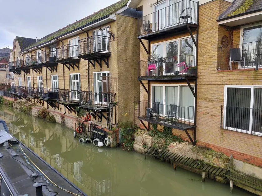 2 Bedroom Riverside Duplex Apartment St Neots Marina Area - Image 1