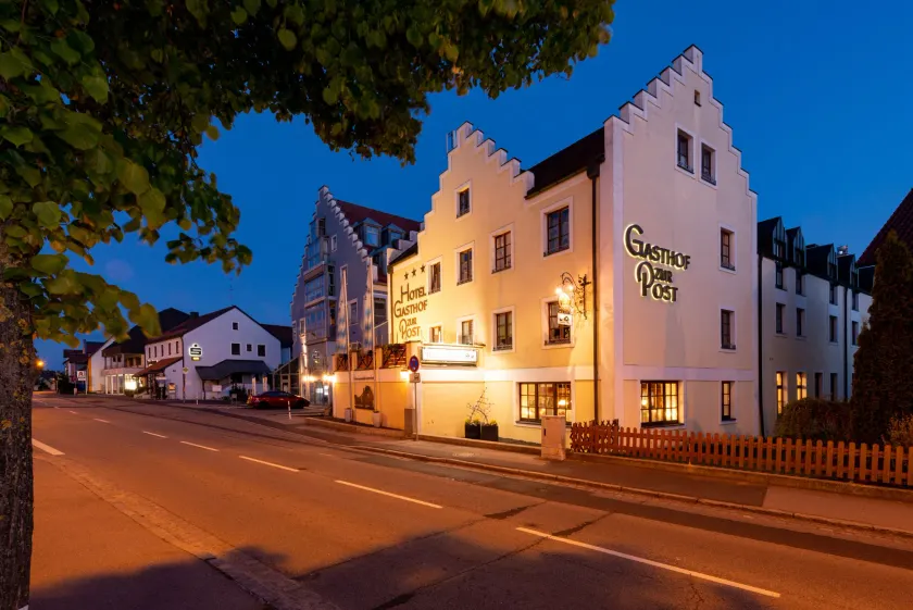 Zur Post Kümmersbruck Hotel & Tiny Houses - Image 1