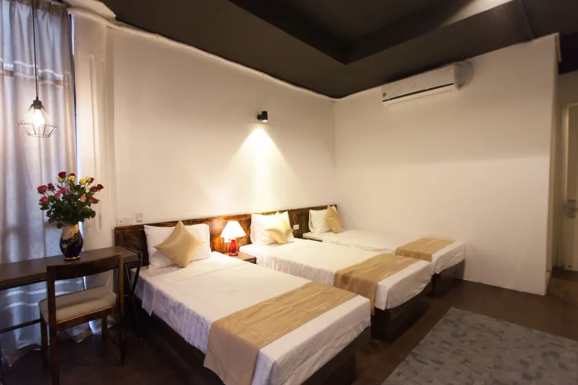 Luxury Backpakers Hotel - Image 1
