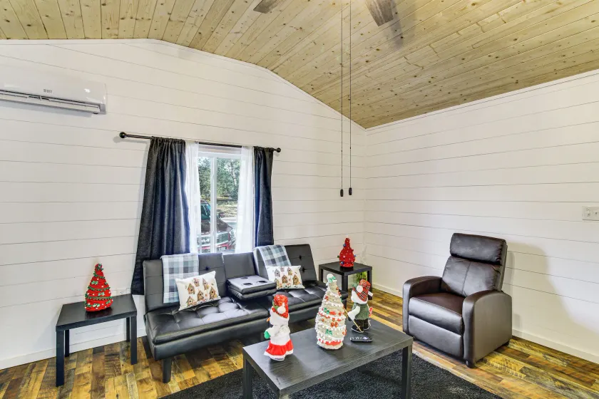 1 Mi to Dtwn Enterprise: Pet-friendly Home w/ Yard - Image 1