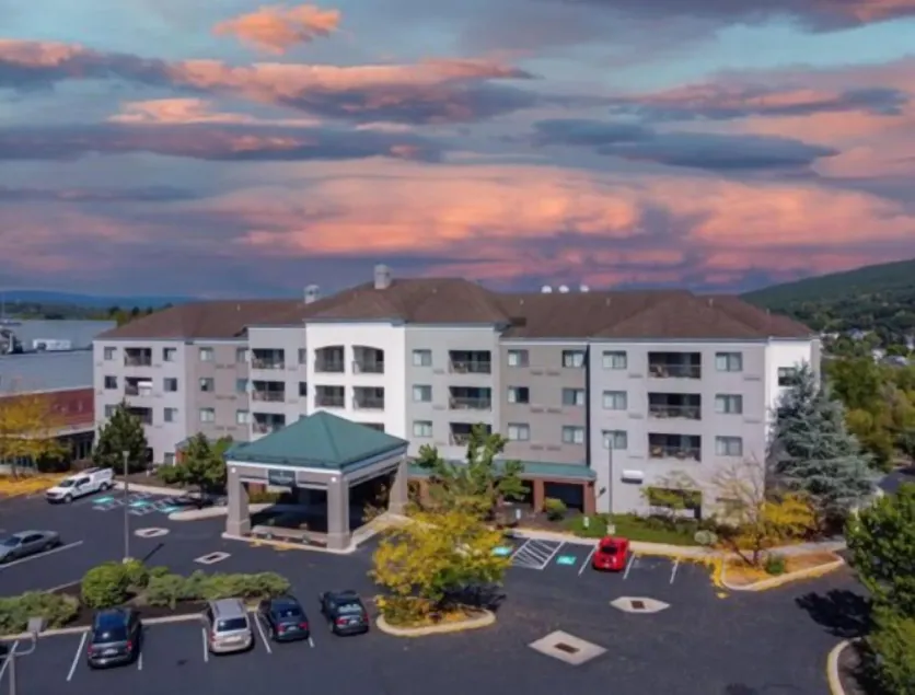 Country Inn & Suites by Radisson, Convention Center - Image 1