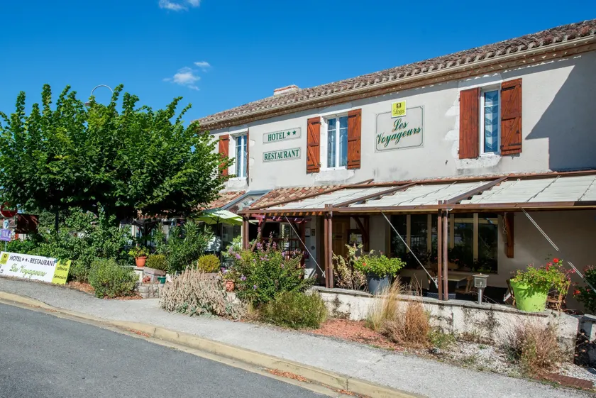 Logis Hôtels - Hôtel et Restaurant Les Voyageurs - Image 1
