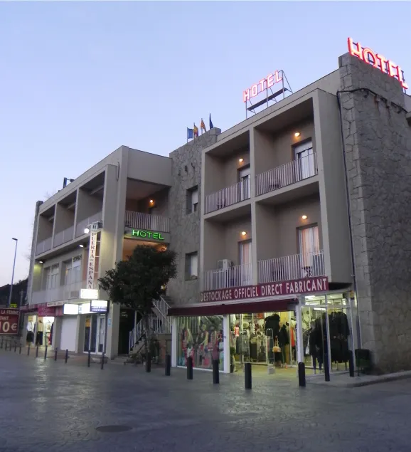 Puerta De España - Image 1