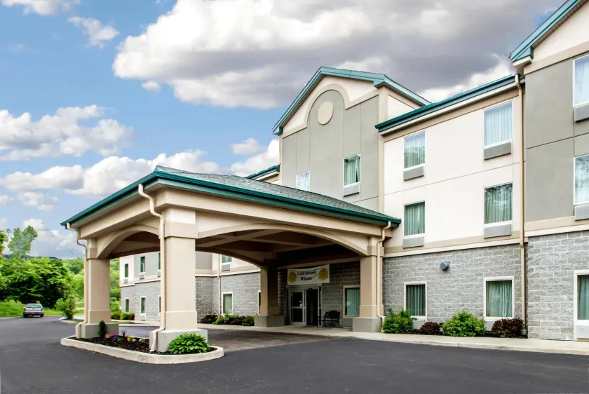 Quality Inn & Suites Fishkill South near I-84 - Image 1