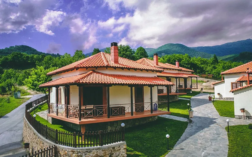 Karyon Apartments - Image 1