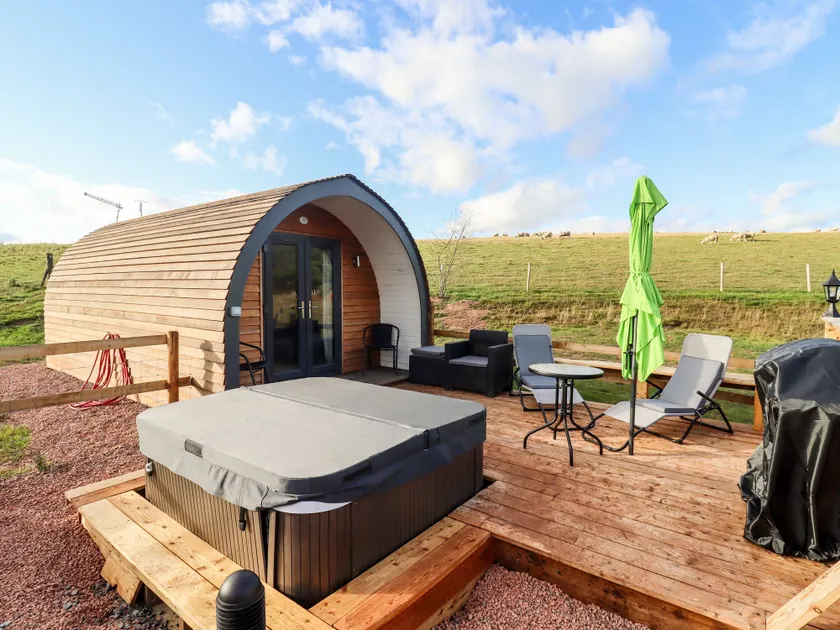 Gander Pod at Salford Court Farm Fishing Cabins - Image 1