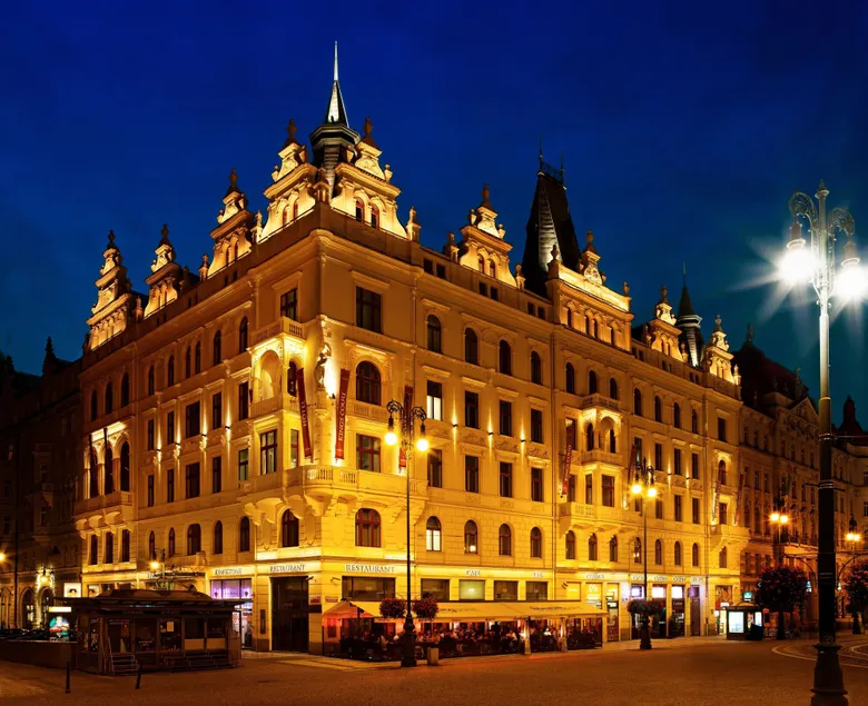 Hotel KINGS COURT - Image 1
