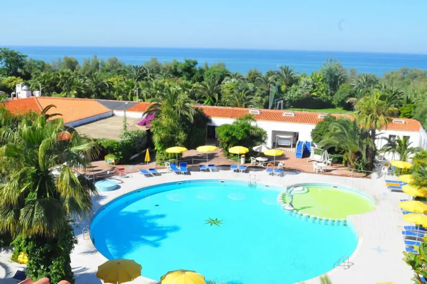 Marina Club Hotel - Image 1