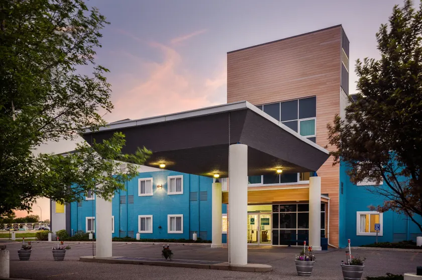 Home Inn Express Medicine Hat - Image 1