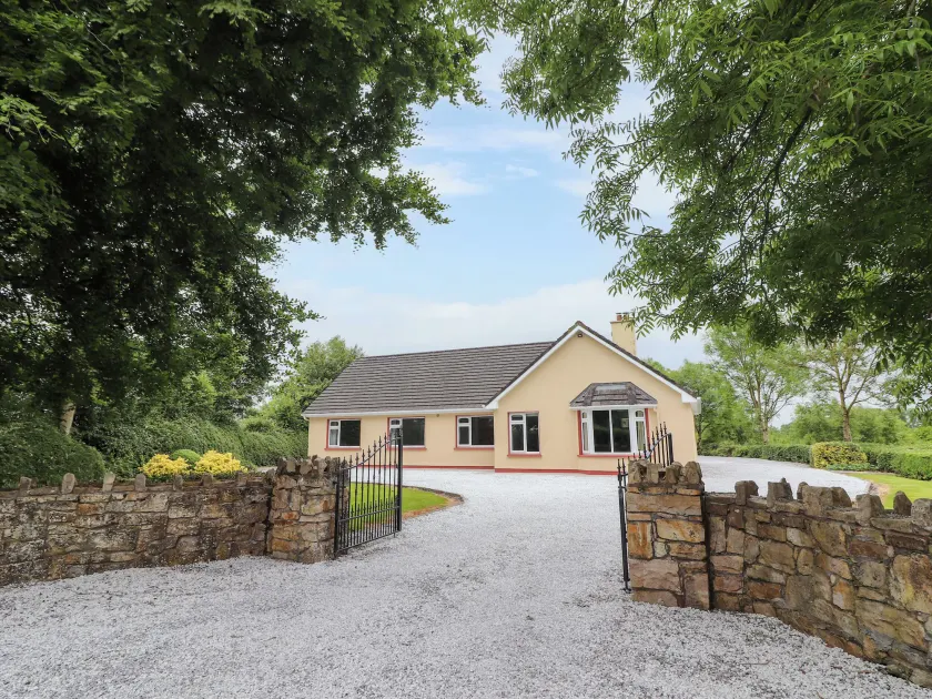 Fort Lodge - Image 1