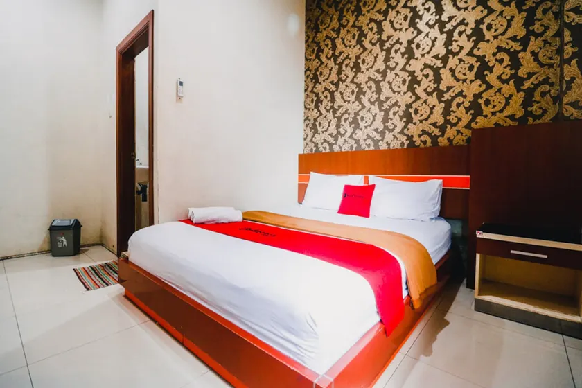 RedDoorz Plus at Grand City Inn Makassar - Image 1