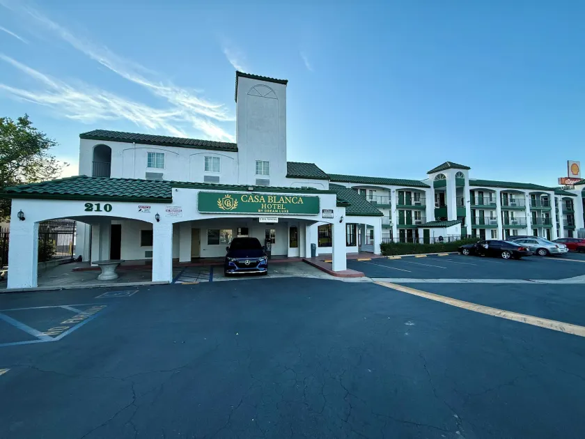 Casa Blanca Hotel - Corona - Image 1