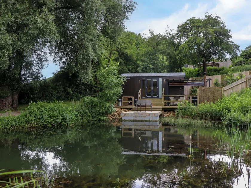 The Shepherds Hut at Bridge Lake Farm & Fishery - Image 1