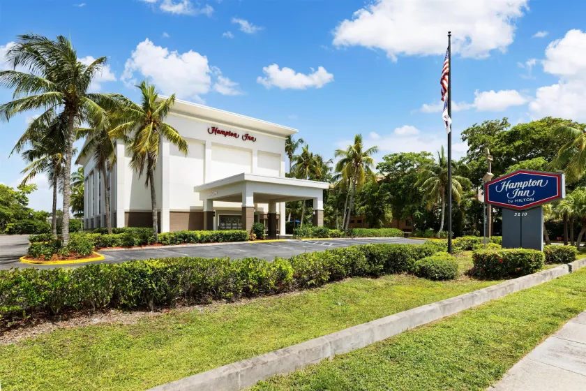 Hampton Inn Naples Central - Image 1