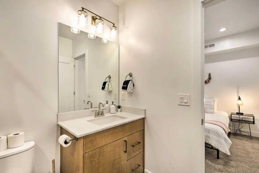 3-Story Provo Townhome: 1 Mi to BYU! - Innenbereich